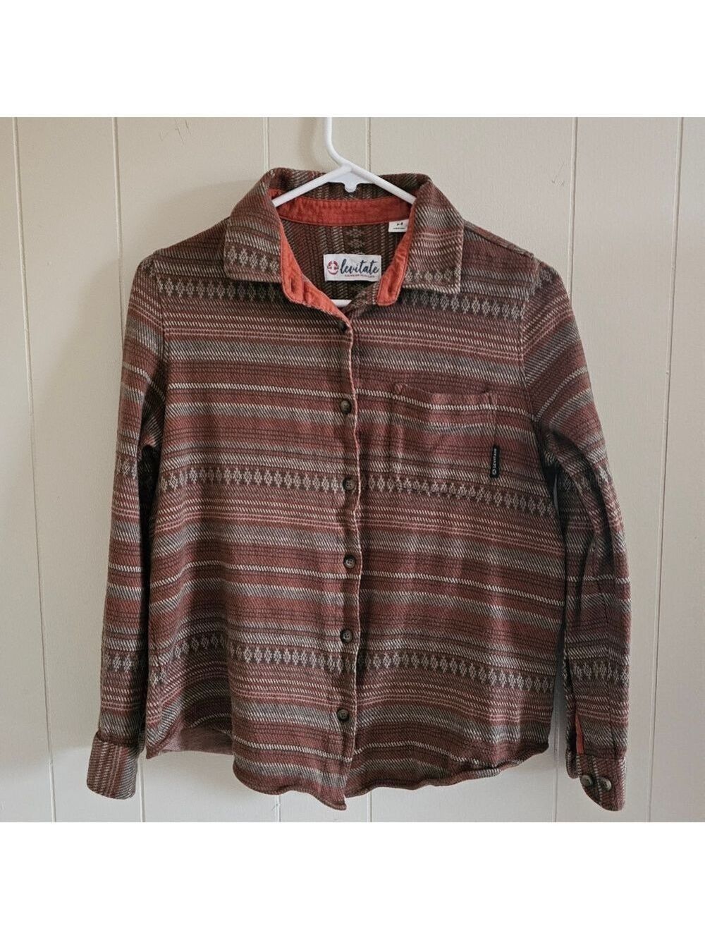 Levitate Women’s Button-Up Top